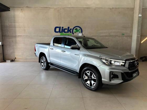 TOYOTA HILUX 2.8 SRX 4X4 CD 16V DIESEL 4P AUTOMÁTICO TOYOTA HILUX 2.8 SRX 4X4 CD 16V DIESEL 4P AUTOMÁTICO